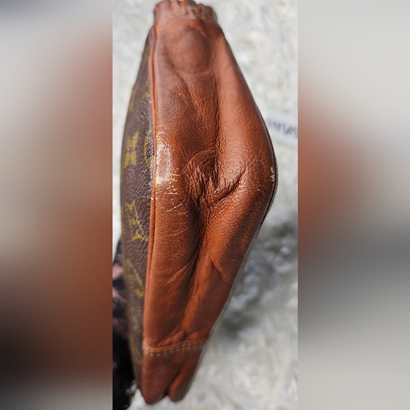 Louis Vuitton Wristlet (Classic Mono.) - Picture 12 of 14